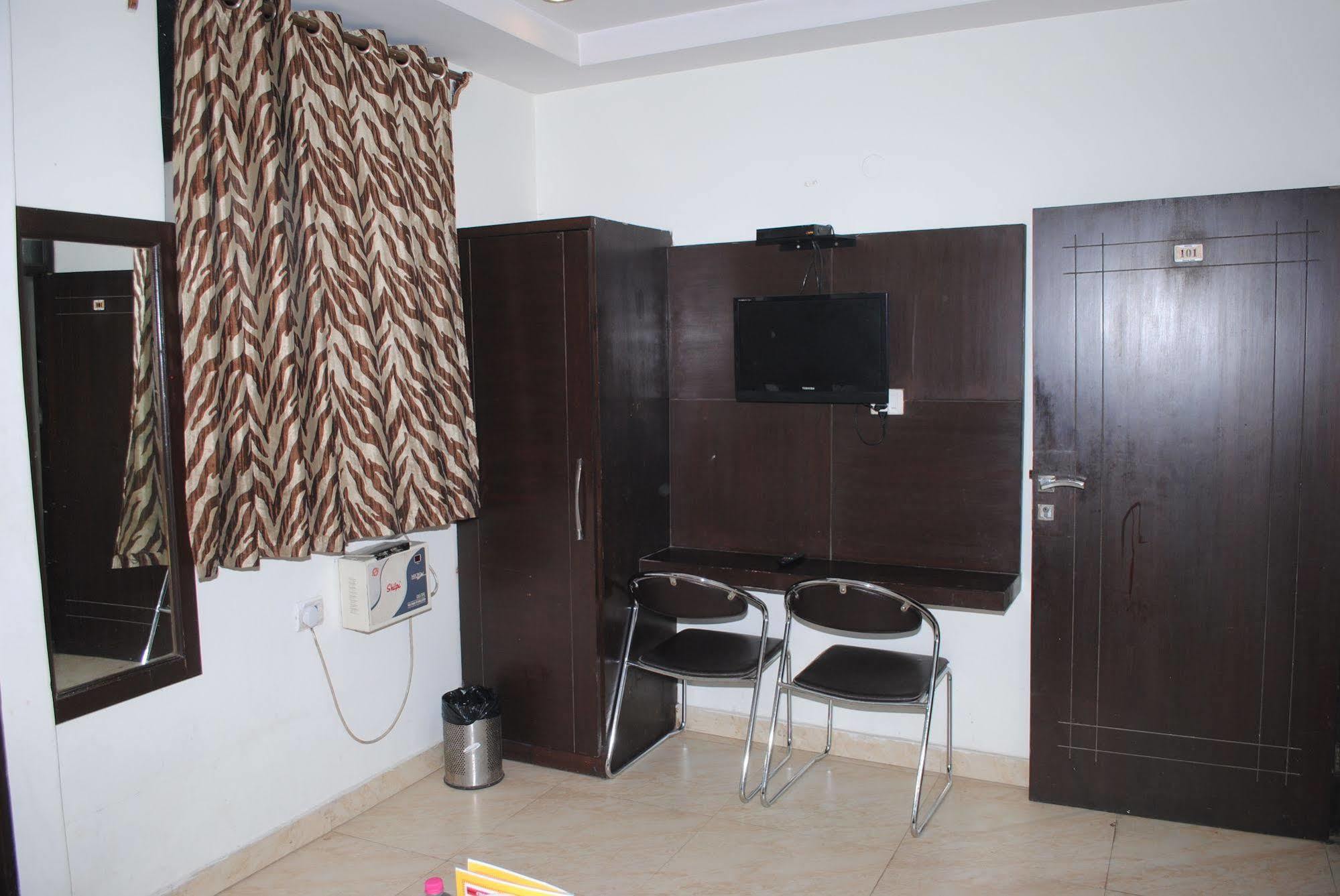 Hotel Seven Seas Inn Neu-Delhi Exterior foto
